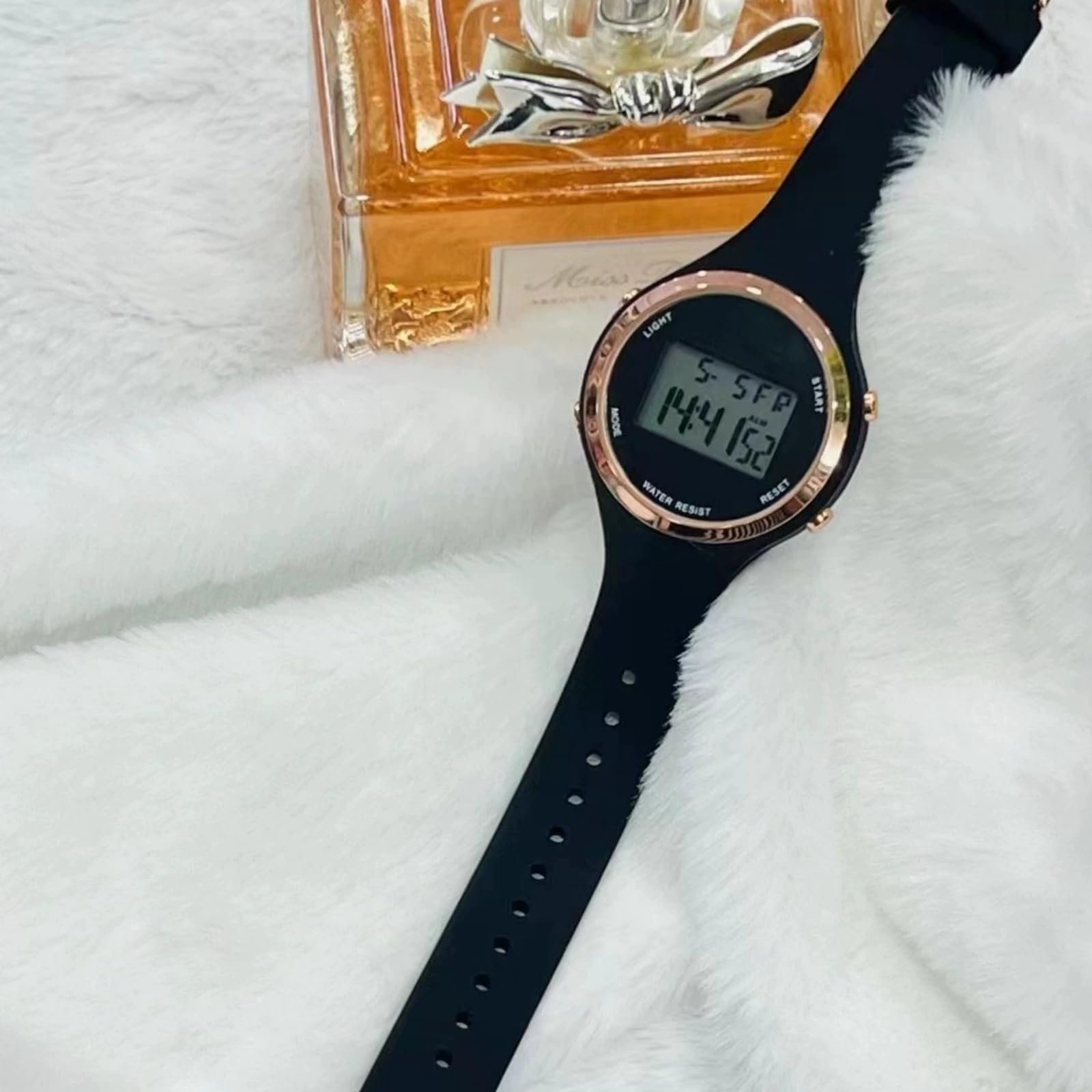 Цифровий годинник SingHao для жінок та чоловіків, для щоденного використання, у використанні, фото №6