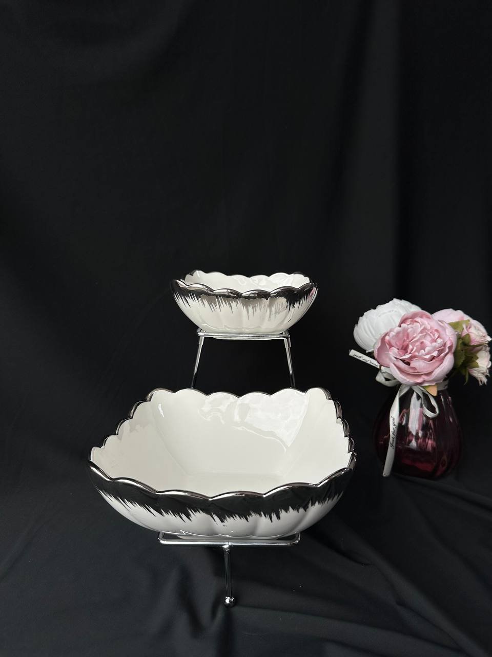 Двухъярусное блюдо на серебряной подставке, фото №3 Двухъярусное блюдо на серебряной подставке, фото №3