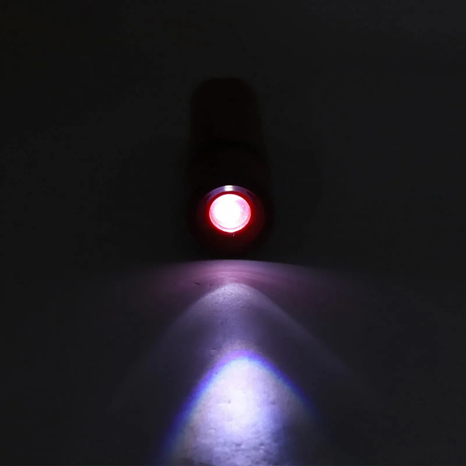 Ручний світлодіодний ліхтарик TOPINCN Аварійний, висока яскравість, легкий, з базою та гвинтом для дому, готелю, коридору, складу, Червоний, фото №2 Ручний світлодіодний ліхтарик TOPINCN Аварійний, висока яскравість, легкий, з базою та гвинтом для дому, готелю, коридору, складу, Червоний, фото №2