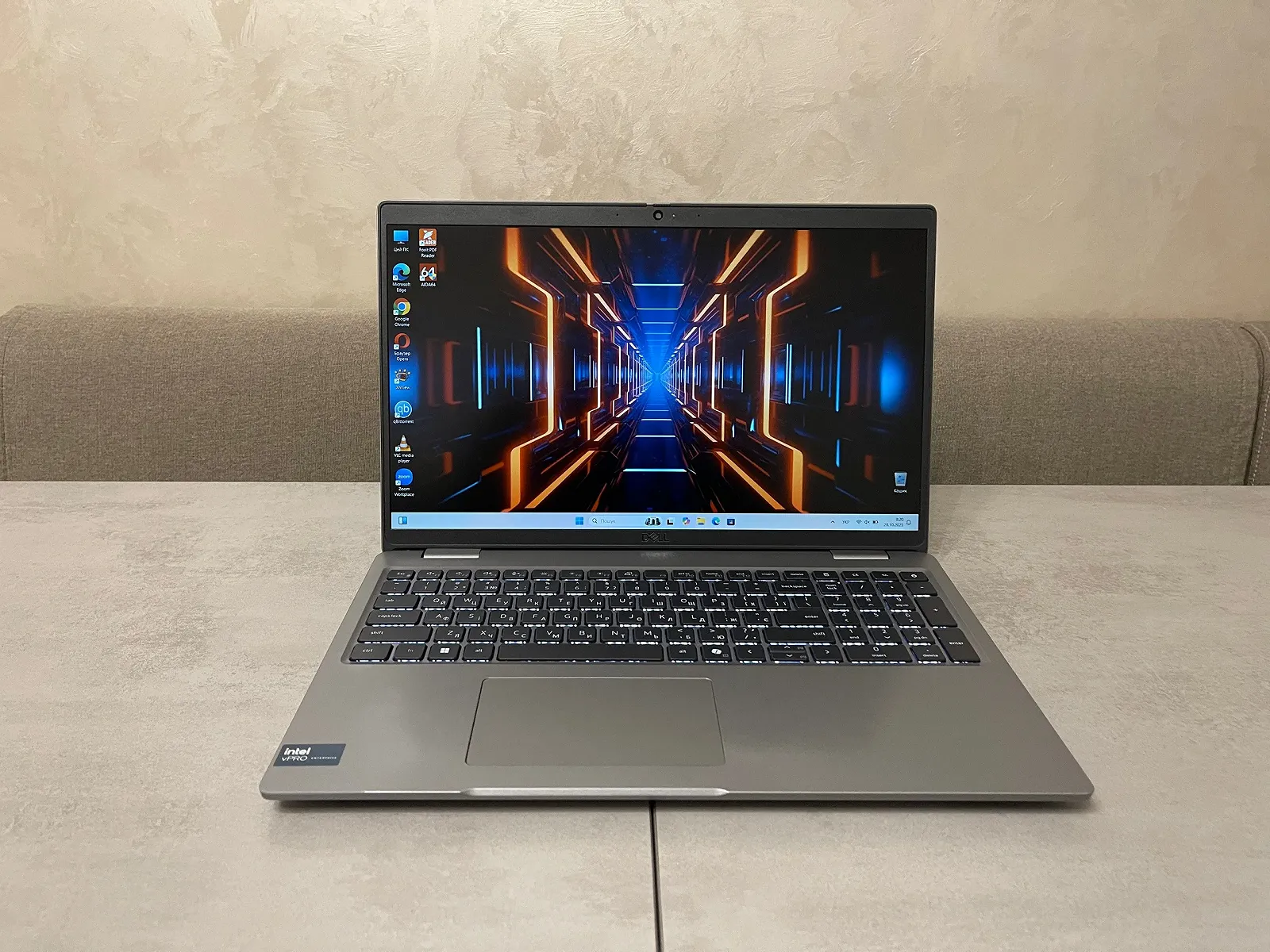 Ноутбук Dell Latitude 5550, 15,6" FHD IPS, i5-135H 14 ядер, 16GB DDR5, 256GB SSD, фото №1 Ноутбук Dell Latitude 5550, 15,6" FHD IPS, i5-135H 14 ядер, 16GB DDR5, 256GB SSD, фото №1