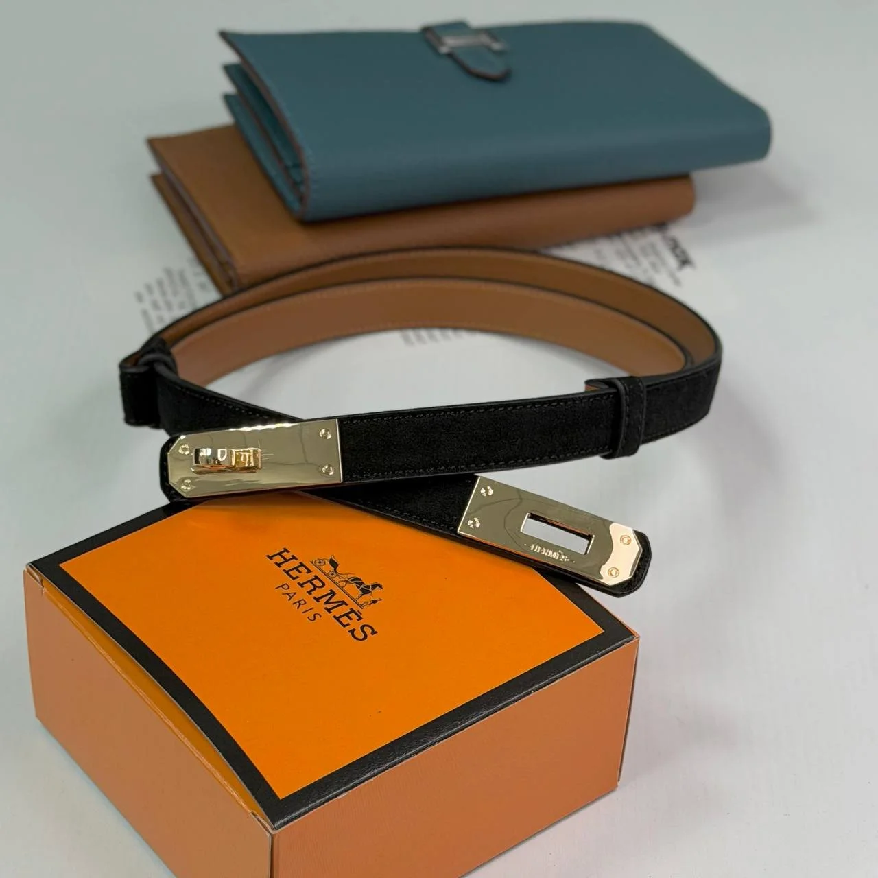 Женский замшевый ремень черный Hermes Kelly с золотой пряжкой, фото №3
