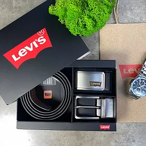 Купити Подарунковий набір зі шкіряним ремнем Levis і двома змінними пряжками Левіс - Фото 1 Подарунковий набір зі шкіряним ремнем Levis і двома змінними пряжками Левіс - Фото 1