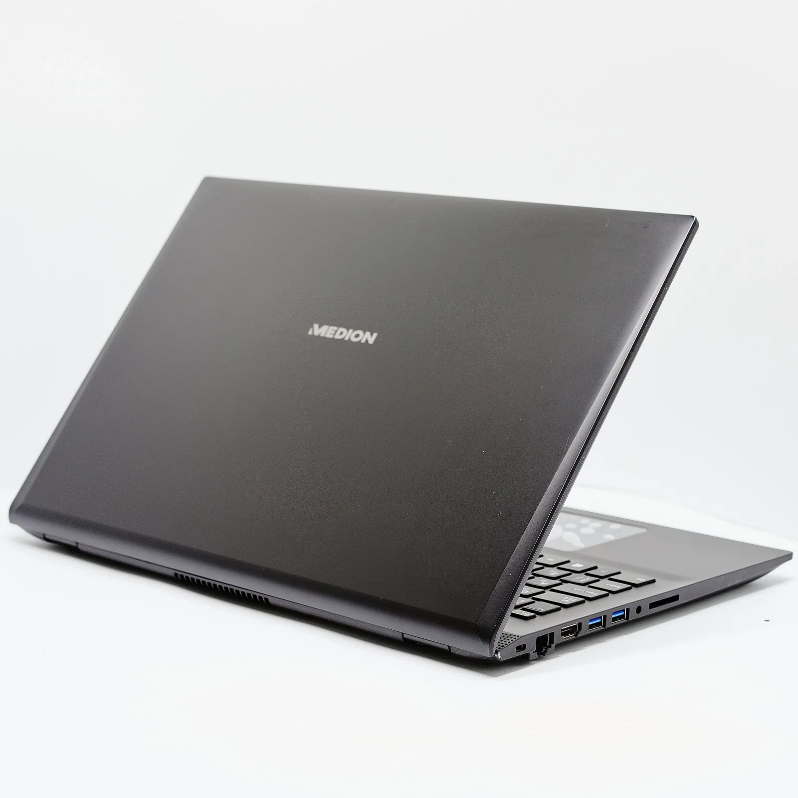 Ноутбук 15.6'' Medion (Lenovo Group) Akoya P6687 Intel Core i5-8250U RAM 8 ГБ SSD 128 ГБ + HDD 1 ТБ Nvidia GeForce Win10 (4863), фото №4