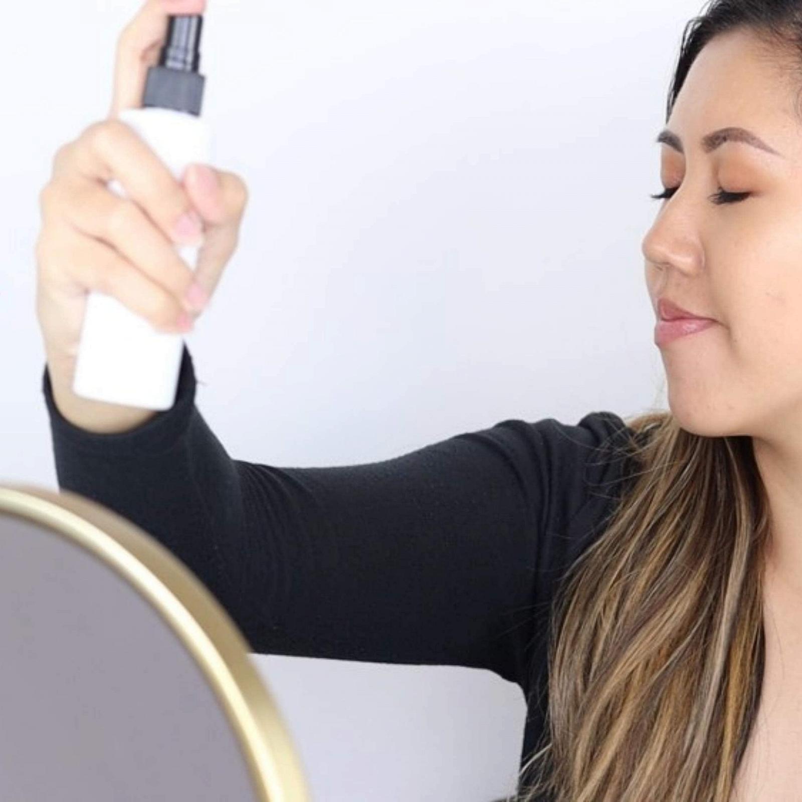 Спрей Elizabeth Mott Thank Me Later Makeup Setting Спрей для макияжа с матовым финишем и контролем жира 3.21 унция, фото №5 Спрей Elizabeth Mott Thank Me Later Makeup Setting Спрей для макияжа с матовым финишем и контролем жира 3.21 унция, фото №5