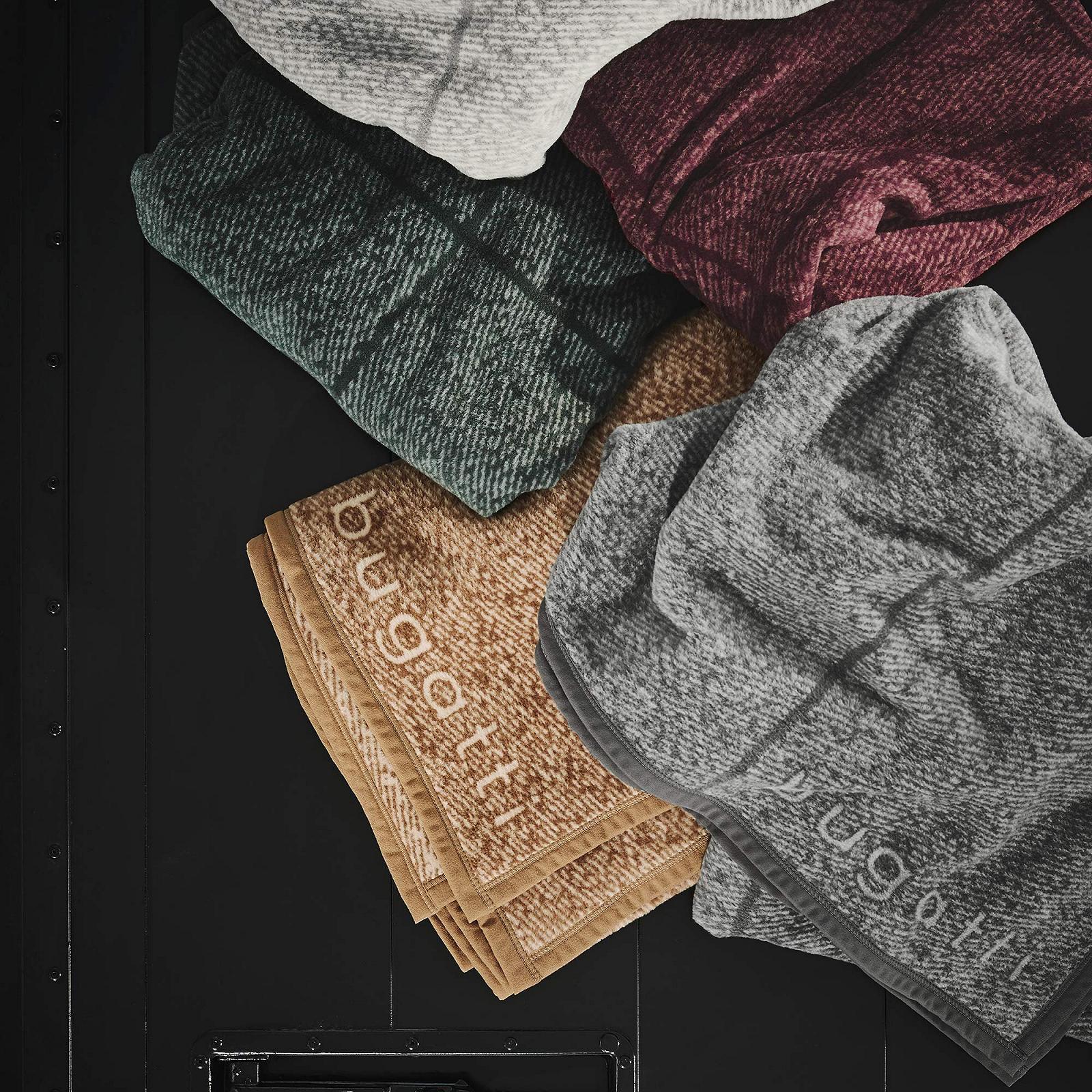 Покривало Bugatti 3238, 150 x 200 см, Темно-сірий, фото №3 Покривало Bugatti 3238, 150 x 200 см, Темно-сірий, фото №3