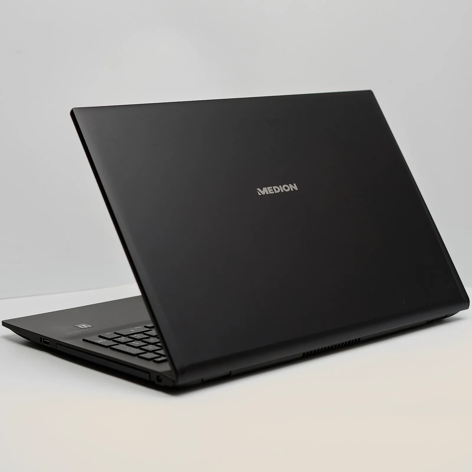Ноутбук 15.6'' Medion (Lenovo Group) Akoya E6440 | Intel Core i5-8250U | IPS (1920x1080) FullHD | RAM 8 ГБ | SSD 128 ГБ + HDD 1 ТБ | Nvidia GeForce MX150 | Win10 (4951), фото №5