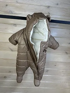 Демісезонний дитячий комбінезон 62р мокко глянець synthetic.ua - Фото 1