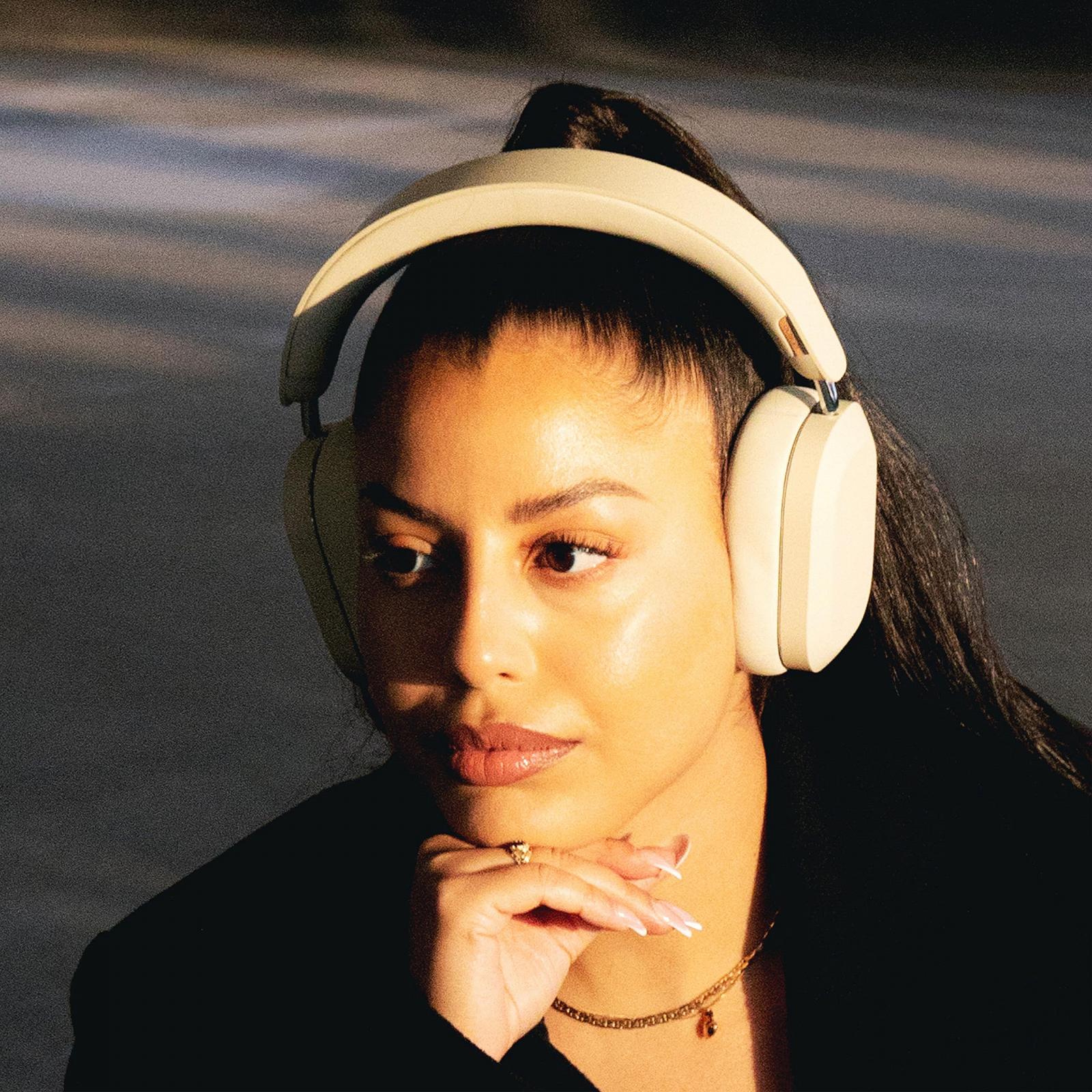 Навушники Defunc Mondo Over-Ear Бездротові з опціональним кабелем 45 годин активного часу відтворення Bluetooth дві ENC мікрофони та драйвери Світло-сірий, фото №5 Навушники Defunc Mondo Over-Ear Бездротові з опціональним кабелем 45 годин активного часу відтворення Bluetooth дві ENC мікрофони та драйвери Світло-сірий, фото №5