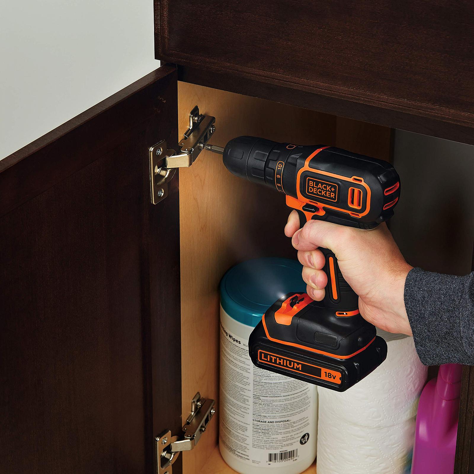 Дрель-шуруповерт Black+Decker BDCDC18BAST-QW беспроводной 18 В 1.5 А·ч, планетарная передача, светодиодная подсветка, мягкая ручка, 2 x батареи, зарядное устройство, набор аксессуаров 160 штук в органайзере, фото №4