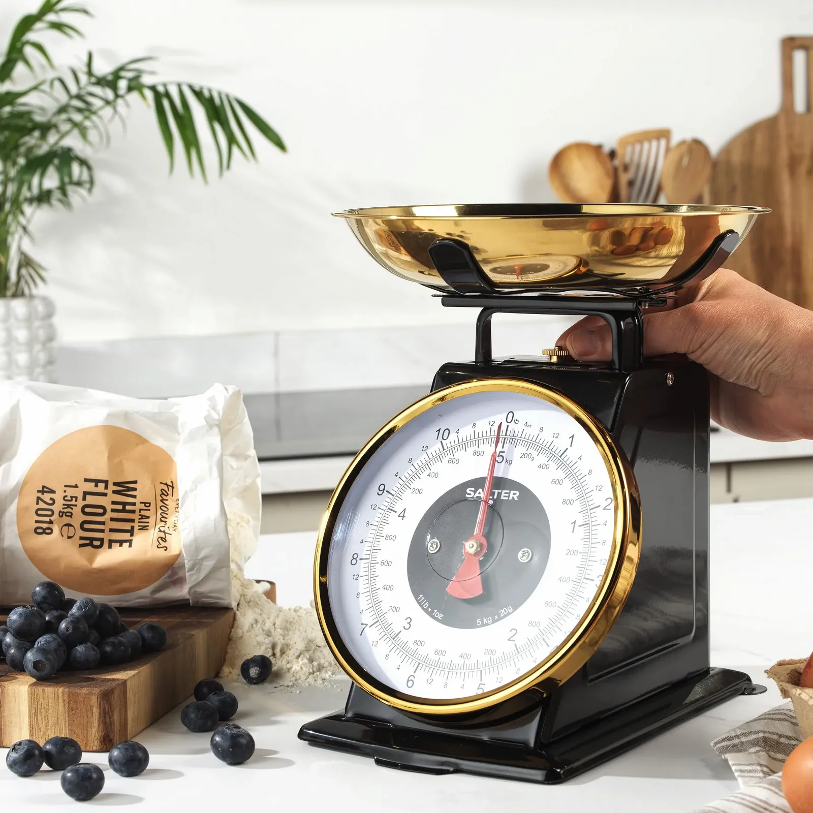 Кухонні ваги Salter Timeless Mechanical 5 kg 1 L Black/Gold, фото №7 Кухонні ваги Salter Timeless Mechanical 5 kg 1 L Black/Gold, фото №7