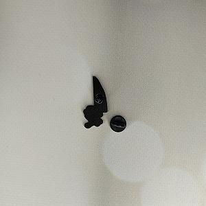 Металлический значок пин Кот с ножом synthetic.ua - Фото 1