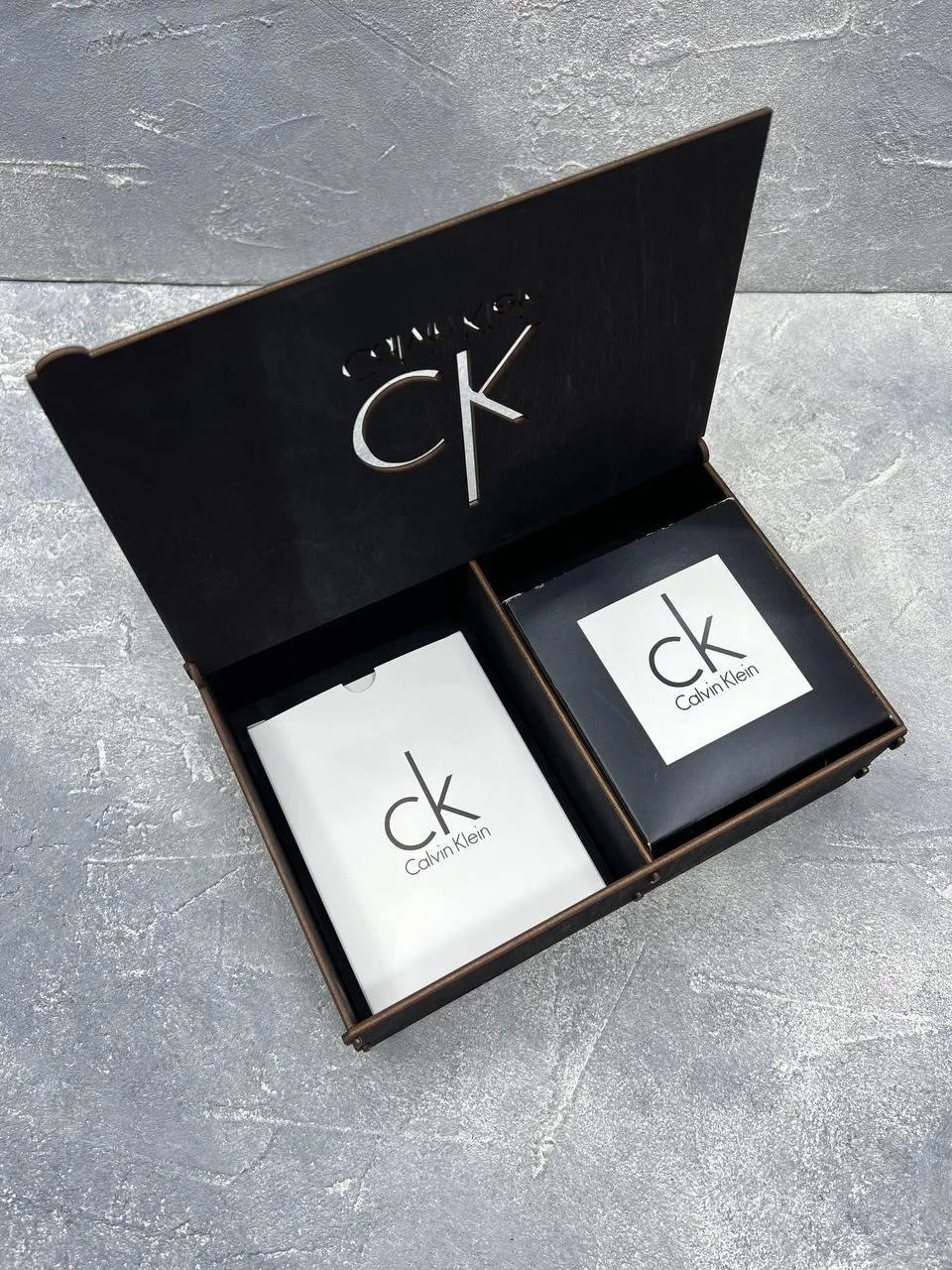 Подарунковий набір Calvin Klein ремінь і кошелек в деревʼяній коробочці, фото №3