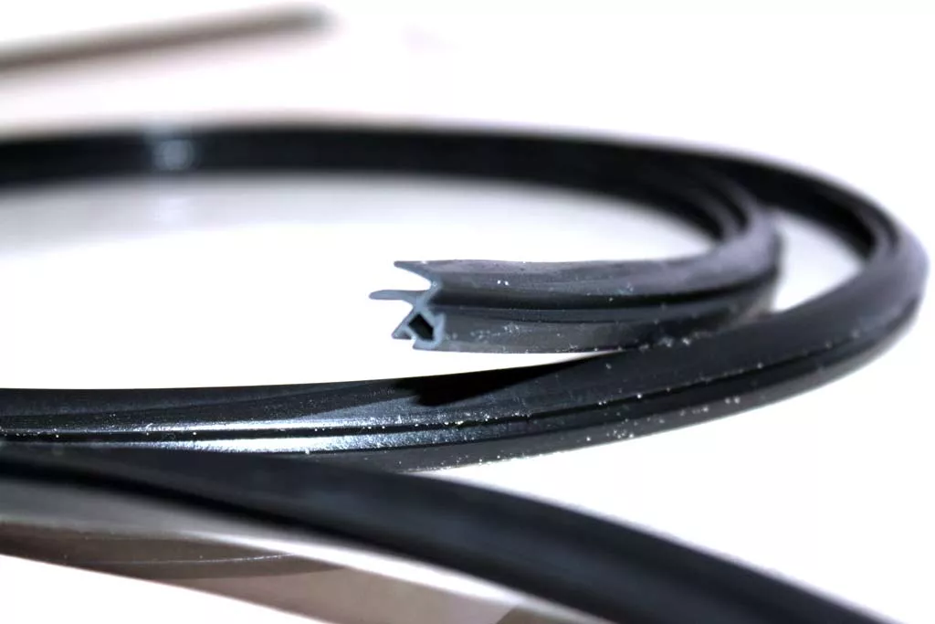 Уплотнитель для металлопластиковых окон Standard черный UPBLCK, фото №1 Уплотнитель для металлопластиковых окон Standard черный UPBLCK, фото №1