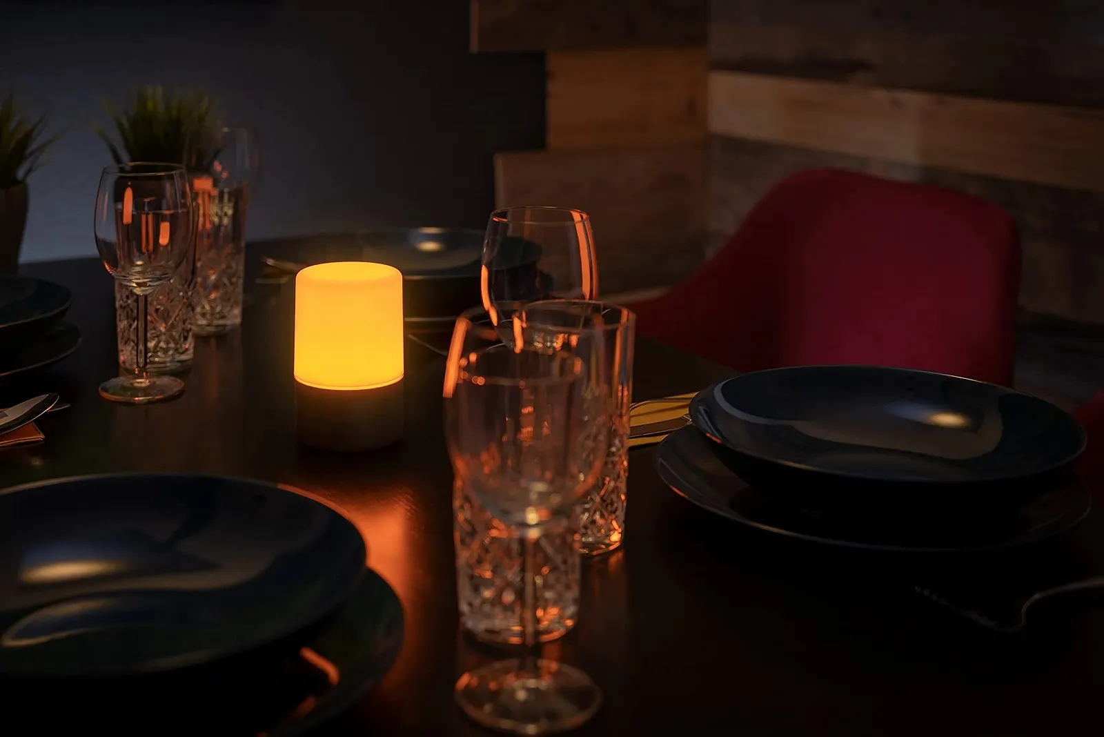 Настольная лампа Phoscon HIVE The Luminous Companion Zigbee Bluetooth Android App беспроводная зарядка LED диммируемая 16 млн цветов, фото №4