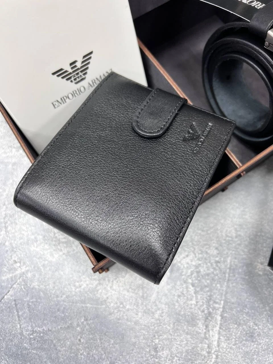 Чоловічий набір Armani ремінь і гаманець з натуральної шкіри в подарунковій упаковці, фото №3 Чоловічий набір Armani ремінь і гаманець з натуральної шкіри в подарунковій упаковці, фото №3