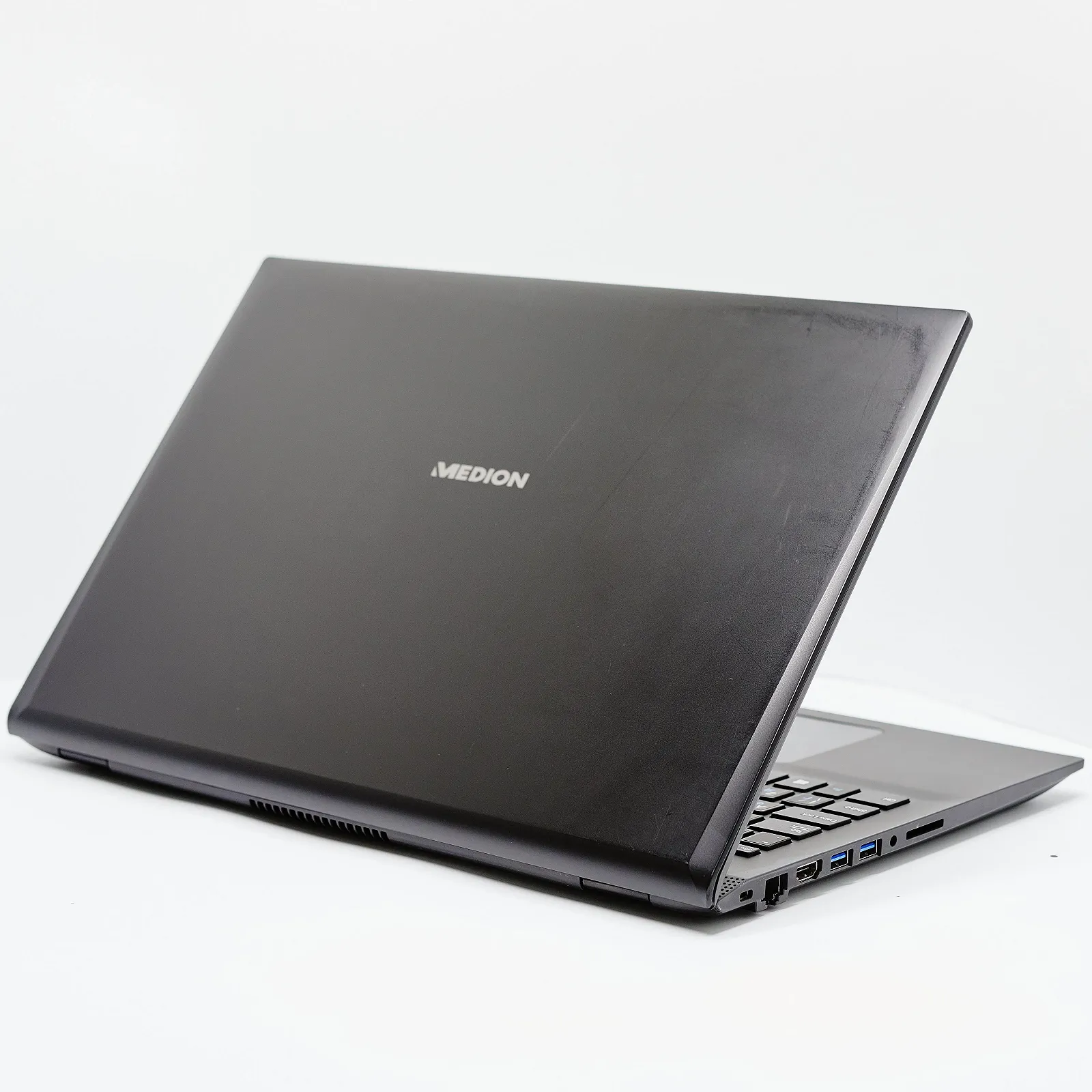 Ноутбук 15.6'' Medion (Lenovo Group) Akoya P6685 Intel Core i5-8250U RAM 8 ГБ SSD 128 ГБ + HDD 1 ТБ Nvidia GeForce Win10 (4864), фото №4