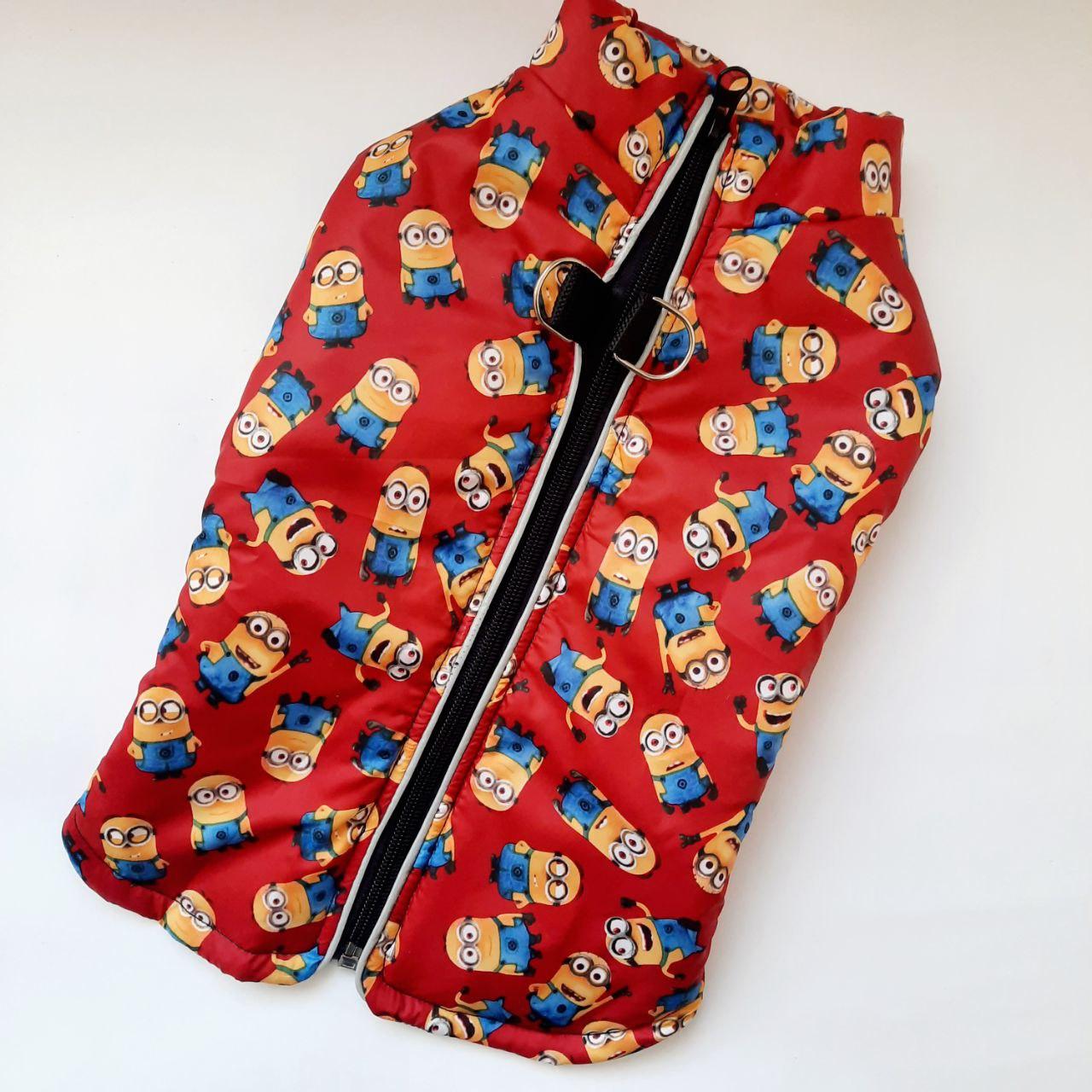 Одежда для собаки жилет утепленный на молнии со светоотражающей лентой бордовый Миньоны 29, фото №1 Одежда для собаки жилет утепленный на молнии со светоотражающей лентой бордовый Миньоны 29, фото №1