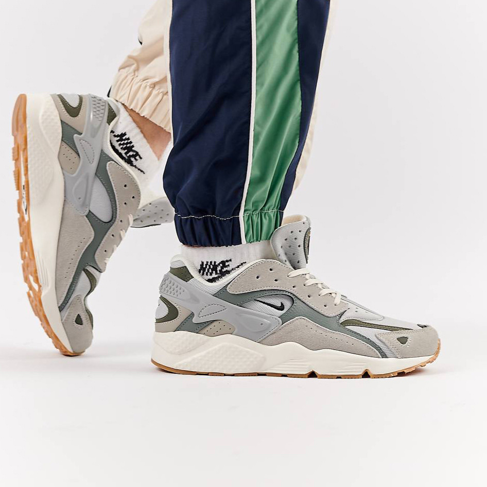 Кроссовки мужские Air Huarache Runner серые замшевые кросы найк демисезонная обувь из натуральной замши, фото №1 Кроссовки мужские Air Huarache Runner серые замшевые кросы найк демисезонная обувь из натуральной замши, фото №1