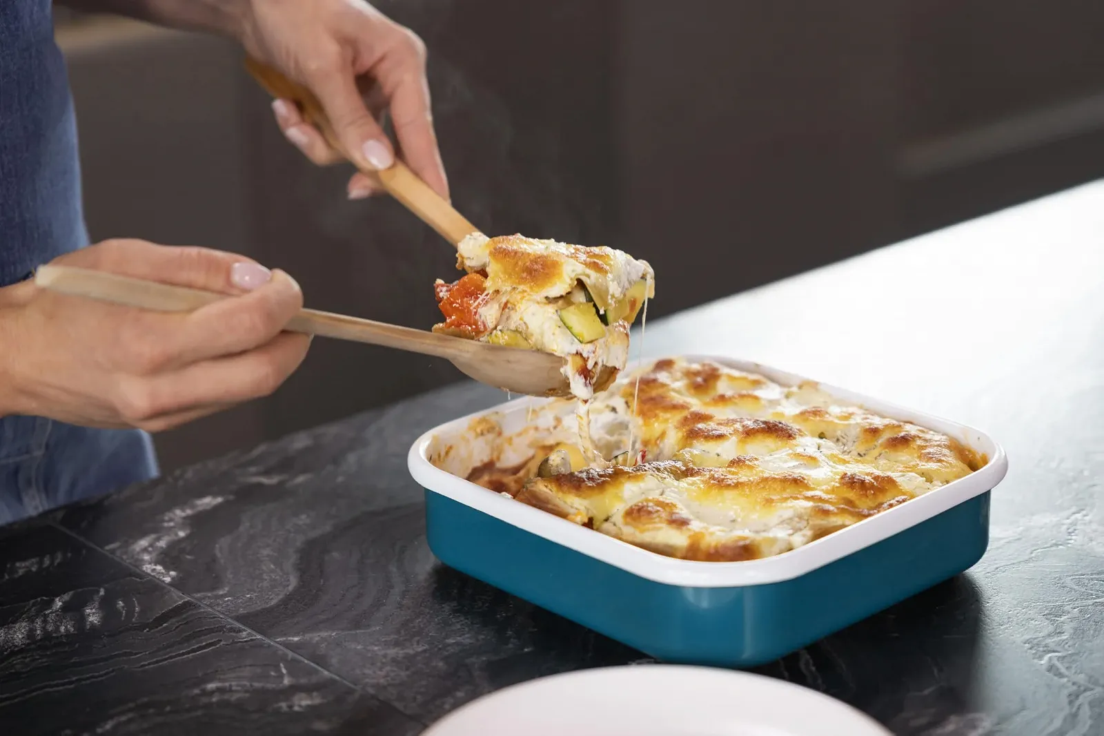 Форма для запекания Sallys эмалированная квадратная с индукционным матом 22 x 22 x 6 см Petrol, фото №4