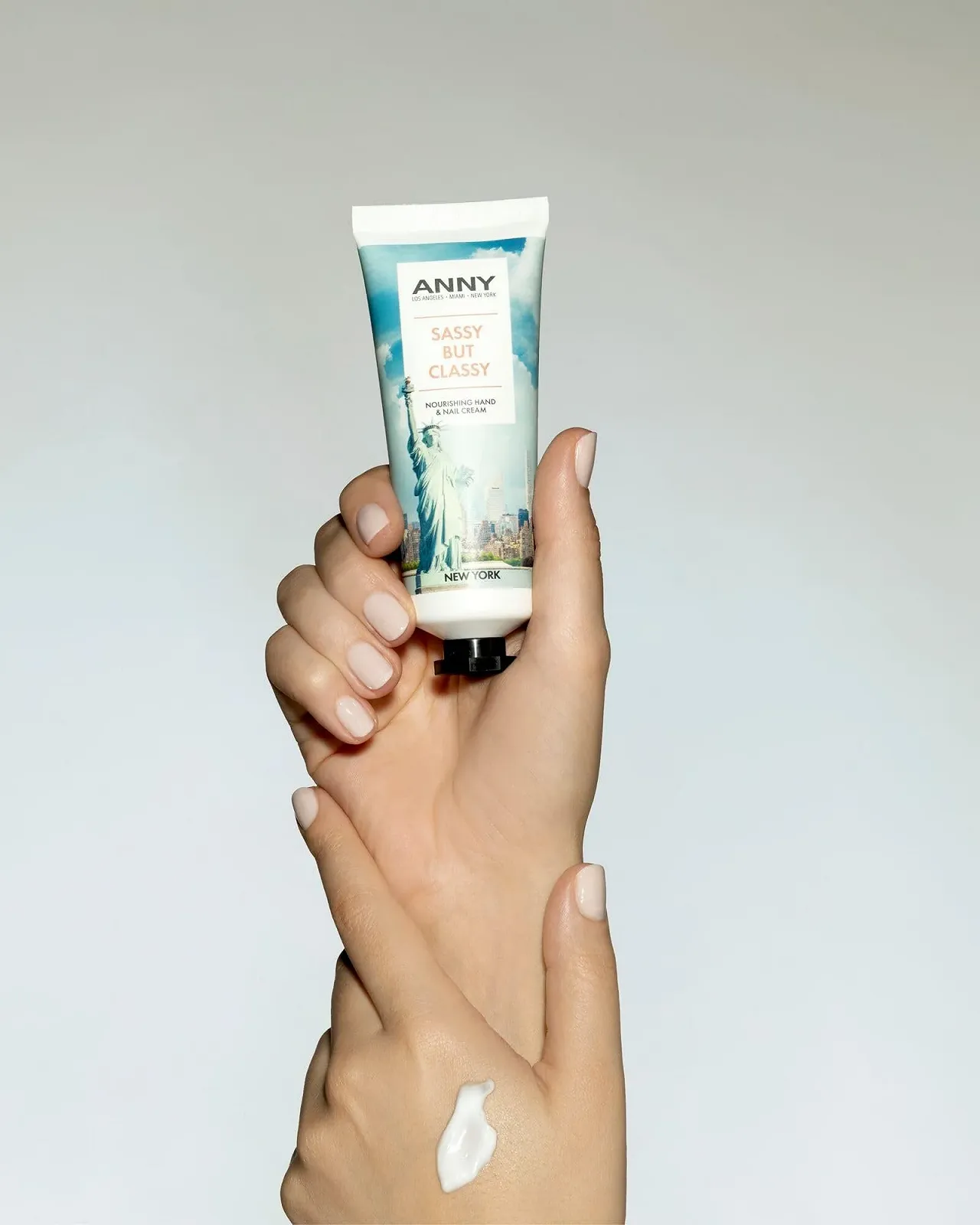 Крем для рук та нігтів ANNY Живильний Sassy but Classy з маслом ши, пантенолом, фото №2