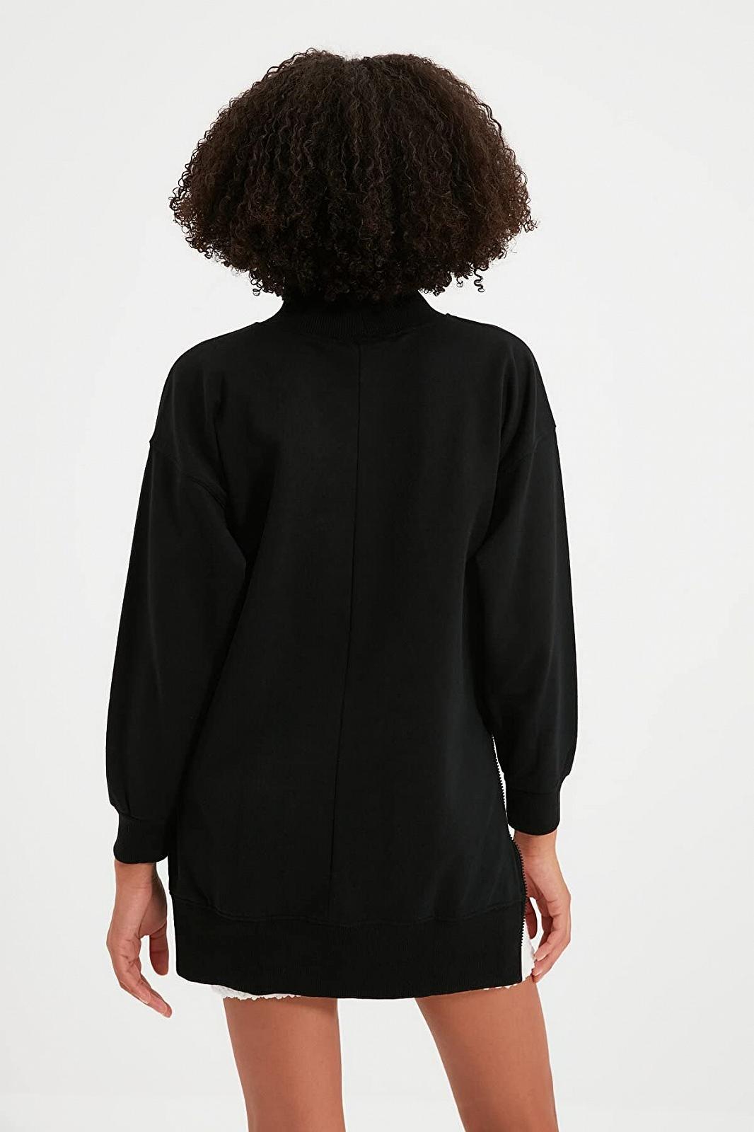 Женский свитшот Trendyol Oversize однотонный с воротником-стойкой, фото №6 Женский свитшот Trendyol Oversize однотонный с воротником-стойкой, фото №6