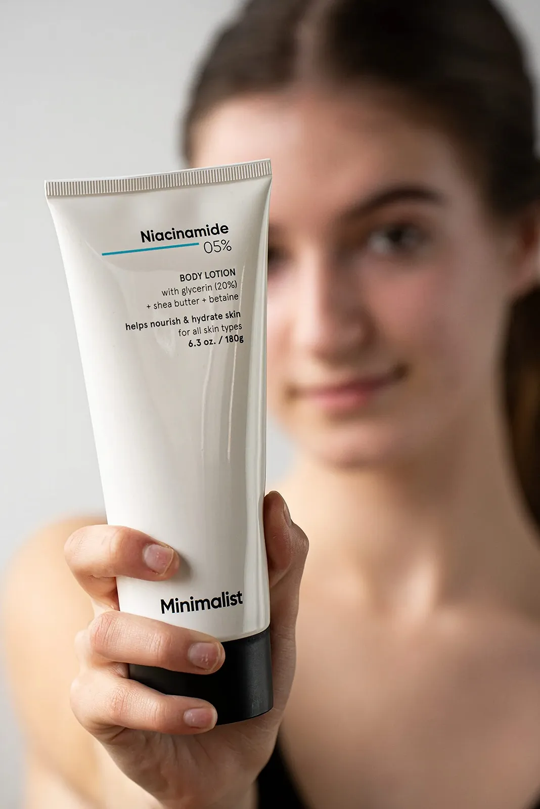 Лосьон для тела Minimalist Niacinamid 5% увлажняющий для мужчин и женщин, 180 г (1 шт. в упаковке), фото №6