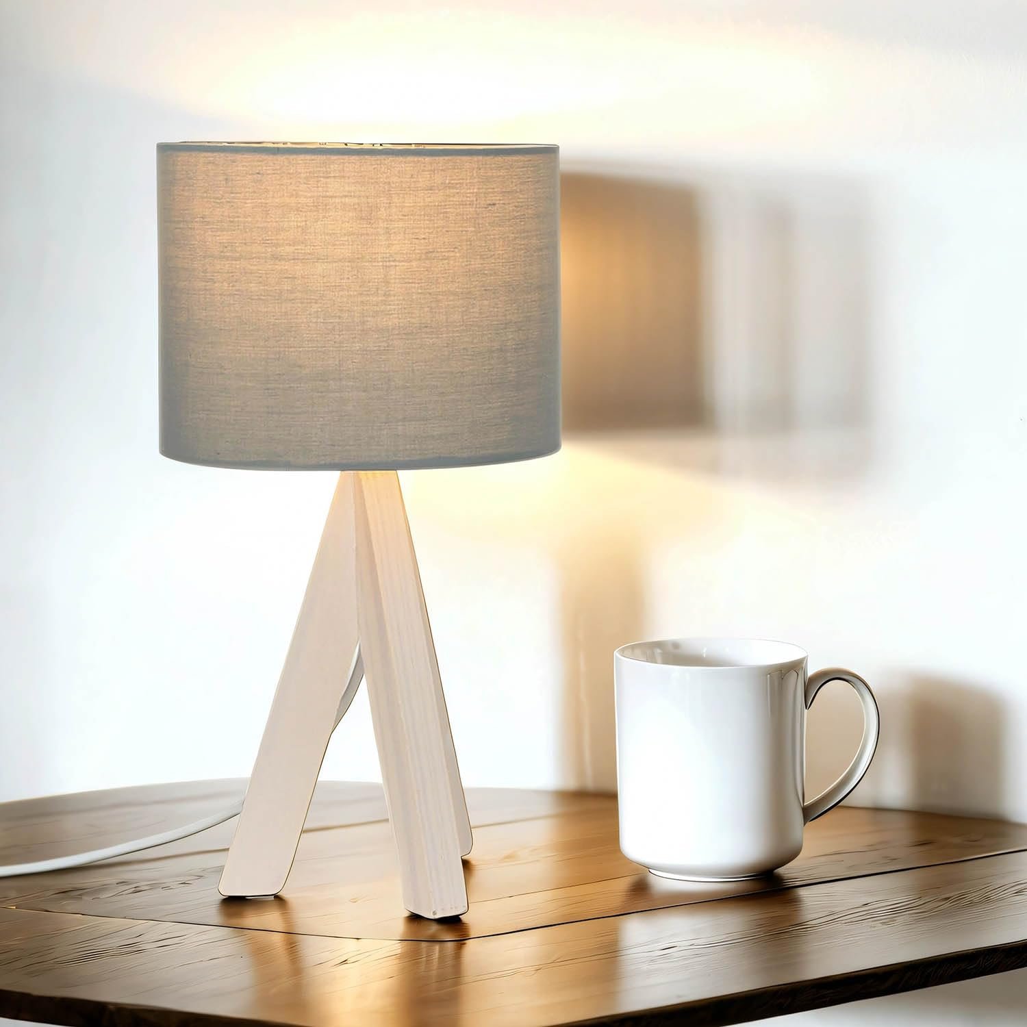 Настільна лампа Licht-Erlebnisse Bauhaus Style з дерев'яною основою та сірим тканинним абажуром E14 з кабельним вимикачем сіра, фото №1