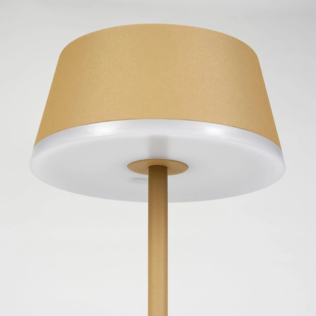 Настільна лампа LED HOFSTEIN Romdrup Метал/Пластик USB-C Акумулятор IP44 Пісочний/Білий, фото №4