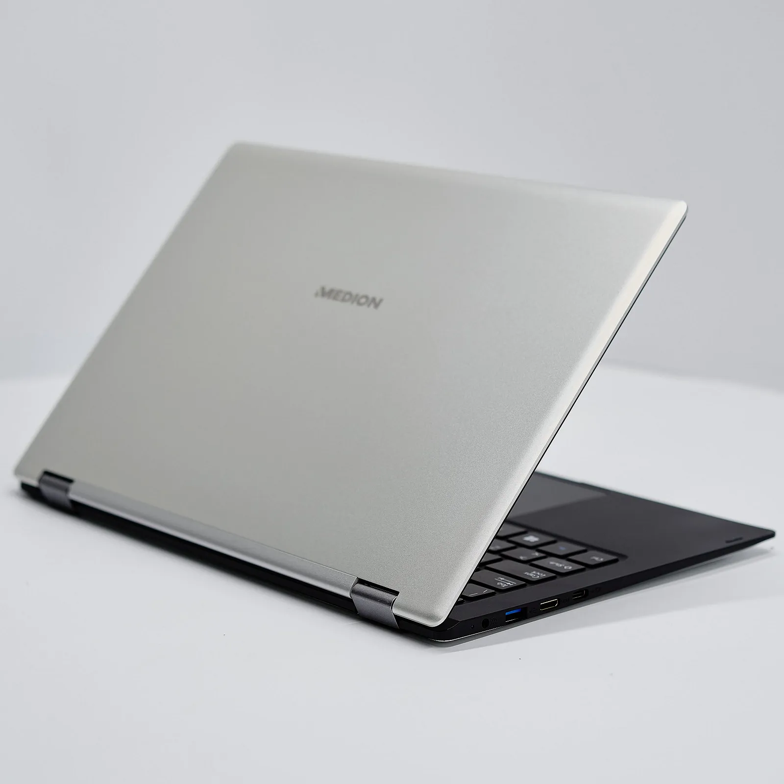 Ноутбук-планшет 13,3" Medion (Lenovo Group) E3222 Intel RAM 4 ГБ SSD 128 ГБ Метал Трансформер Win10, фото №4