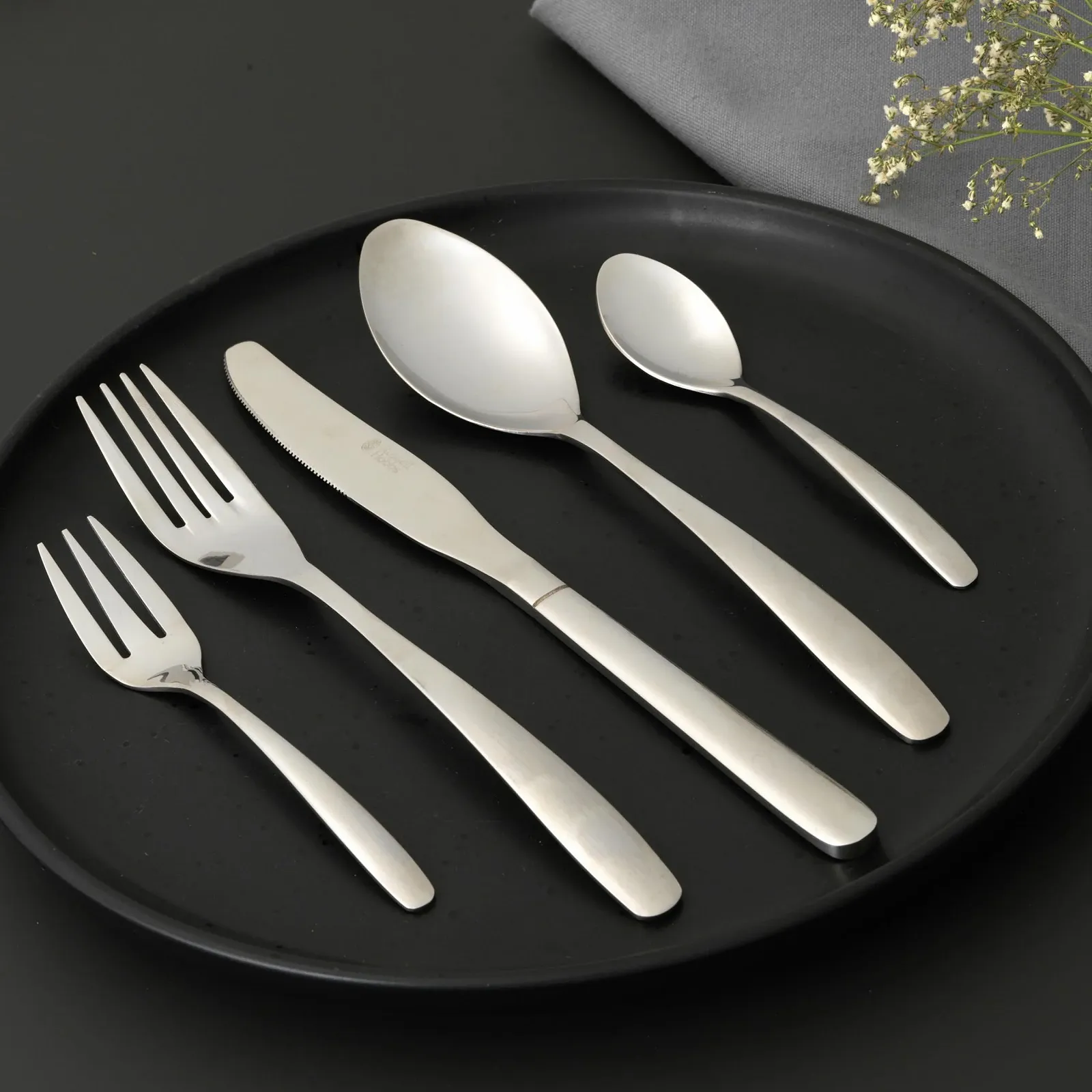 Набір столових приборів Russell Hobbs Florence для 4 осіб, 20 предметів: ніж, виделка, кондитерська виделка, десертна ложка, чайна ложка, нержавіюча сталь 18/0, фото №5 Набір столових приборів Russell Hobbs Florence для 4 осіб, 20 предметів: ніж, виделка, кондитерська виделка, десертна ложка, чайна ложка, нержавіюча сталь 18/0, фото №5