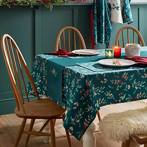 Скатертина Catherine Lansfield Christmas Holly & Mistletoe бавовняна Зелена 54" x 90" - Фото 1