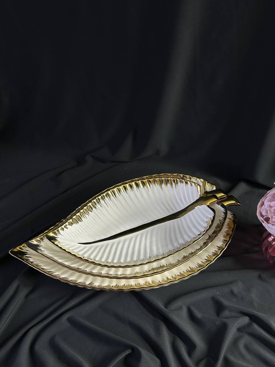 Сервіровочні тарілочки Листочки 3 шт з золотою оконтовкою, фото №1 Сервіровочні тарілочки Листочки 3 шт з золотою оконтовкою, фото №1