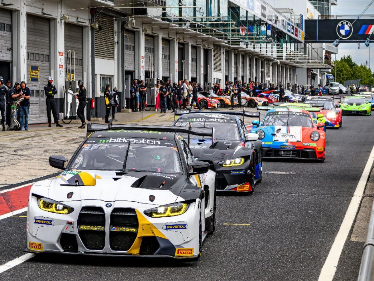 Пазл CALVENDO Exit from the pit lane at the Nürburgring Фотопазл 64 x 48 см, фото №2