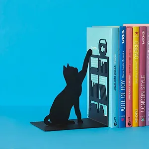 Тримач для книг Balvi Fishing Cat Чорний Колір Тримач для книг з декоративною фігуркою Кота та акваріумом synthetic.ua - Фото 1