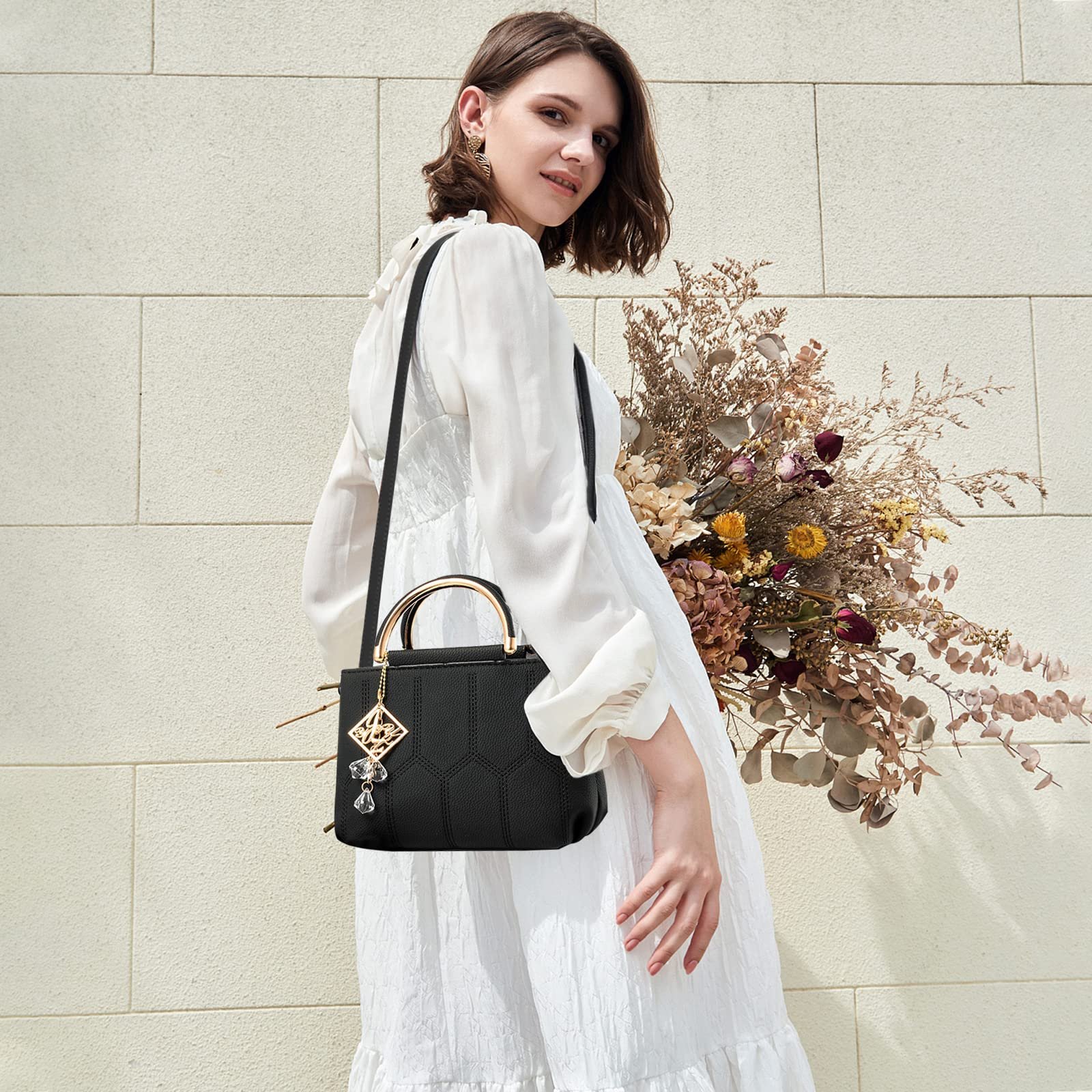 Сумка NICOLE & DORIS, маленька, на плече, зі штучної шкіри, чорна, з підвіскою, фото №2