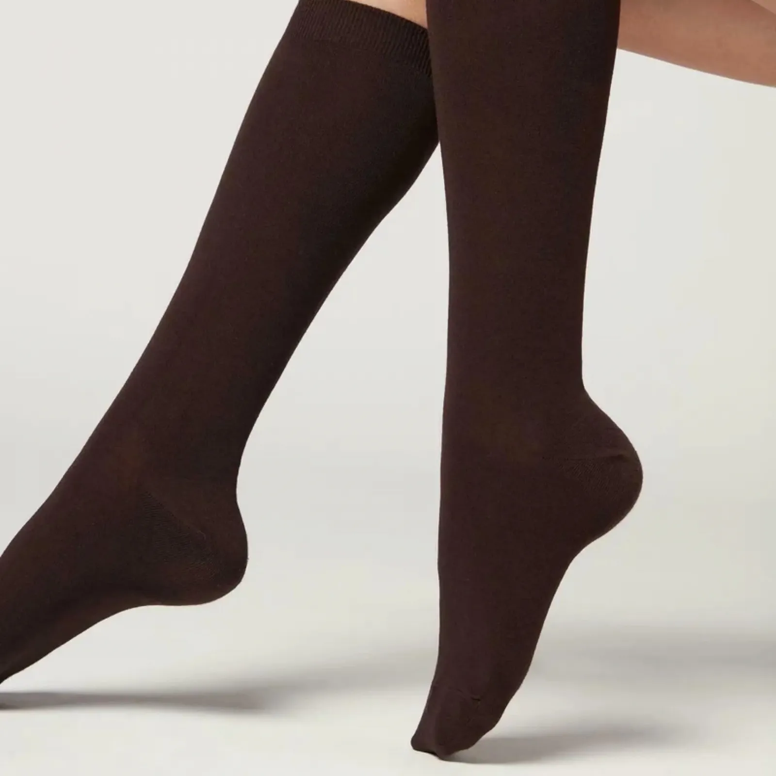 Жіночі однотонні бавовняні безшовні довгі шкарпетки до коліна, фото №3