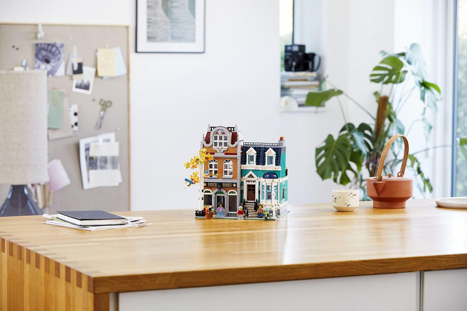 Конструктор LEGO Creator Expert Bookshop 10270 2504 деталі, фото №4