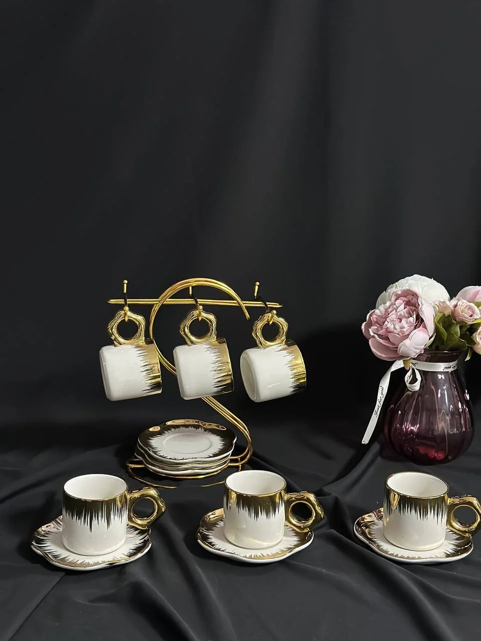 Кавовий сервіз на золотій підставці, фото №1