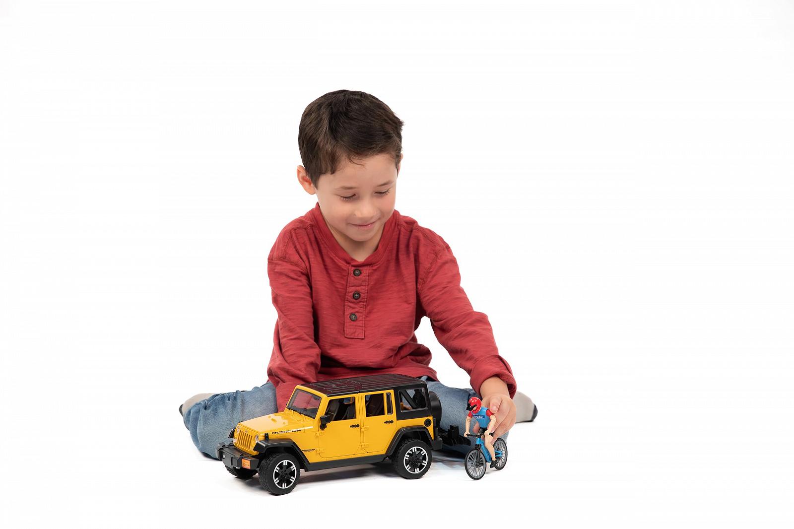 Внедорожник Bruder Jeep Wrangler Rubicon Unlimited с горным велосипедом и велосипедистом 1:16, фото №7 Внедорожник Bruder Jeep Wrangler Rubicon Unlimited с горным велосипедом и велосипедистом 1:16, фото №7
