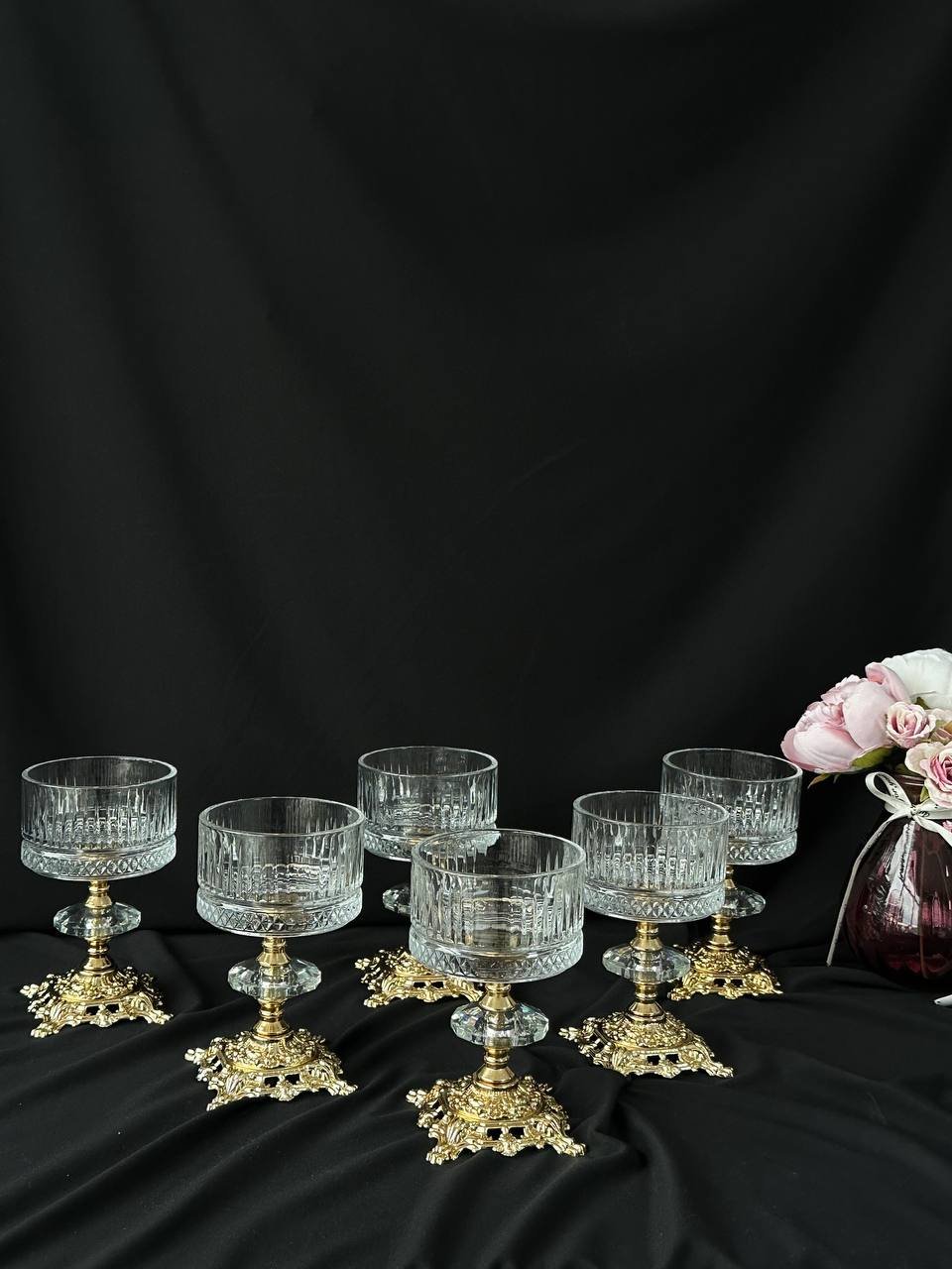 Креманка скляна на золотій ніжці, святкова сервіровка столу, фото №3