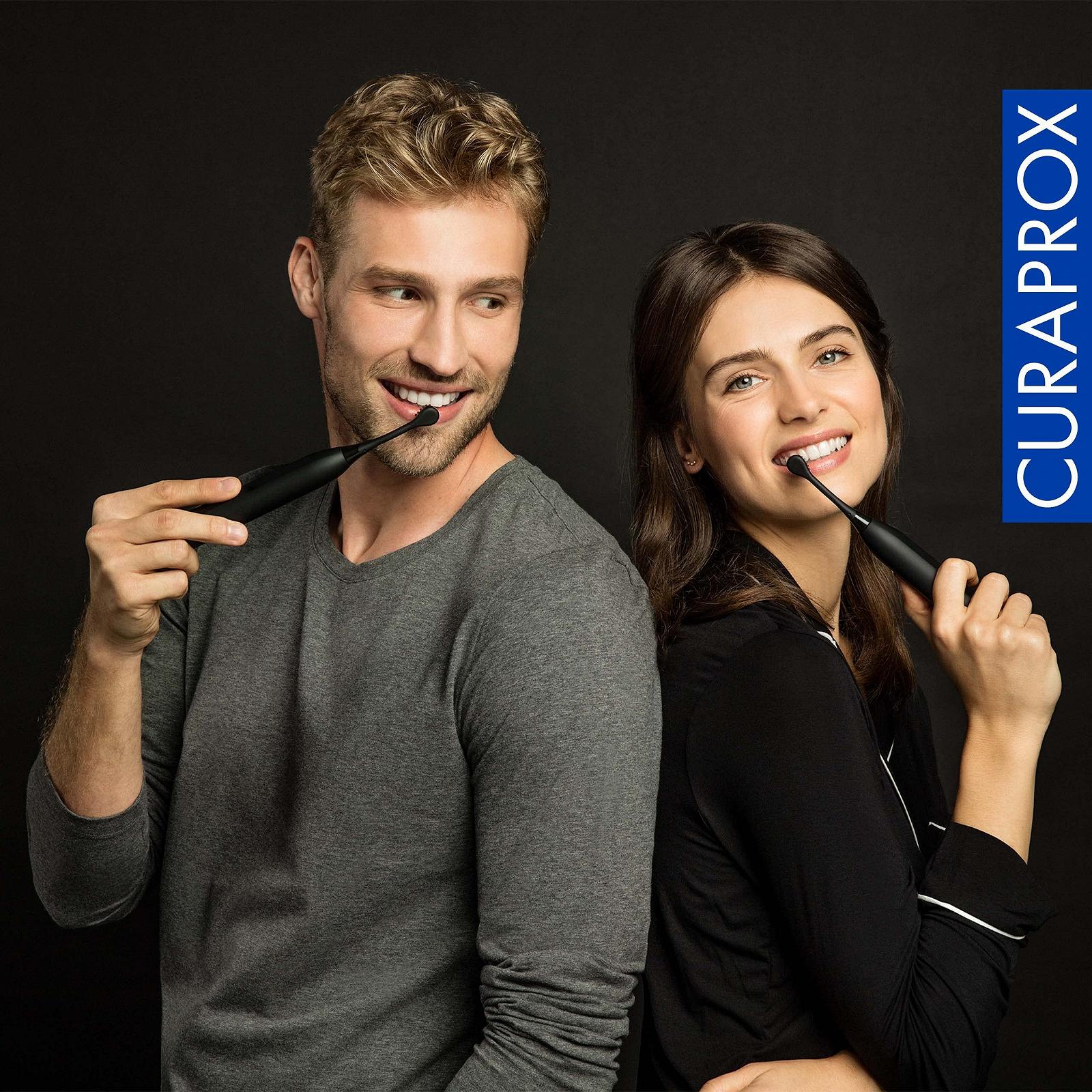 Електрична звукова зубна щітка Curaprox Black is White-Hydrosonic 3 рівні LED-дисплей Насадка з активованим вугіллям Дорожній футляр Чорна, фото №7