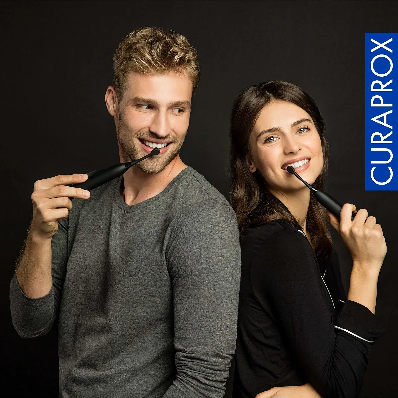 Электрическая звуковая зубная щетка Curaprox Black is White-Hydrosonic 3 режима LED-дисплей Насадка с активированным углем Дорожный футляр Черная, фото №7