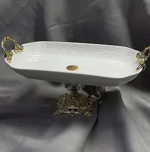 Купити Блюдо сервіровочне на золотій ніжці з золотими ручками 32х18 см поглиблене - Фото 1 Блюдо сервіровочне на золотій ніжці з золотими ручками 32х18 см поглиблене - Фото 1