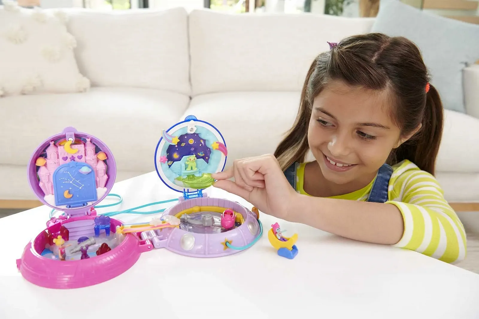 Ігровий набір Polly Pocket HCG25 Космічний, 2 мікроляльки, 15 аксесуарів, 1 елемент одягу, функція Pop & Swap, фото №2 Ігровий набір Polly Pocket HCG25 Космічний, 2 мікроляльки, 15 аксесуарів, 1 елемент одягу, функція Pop & Swap, фото №2