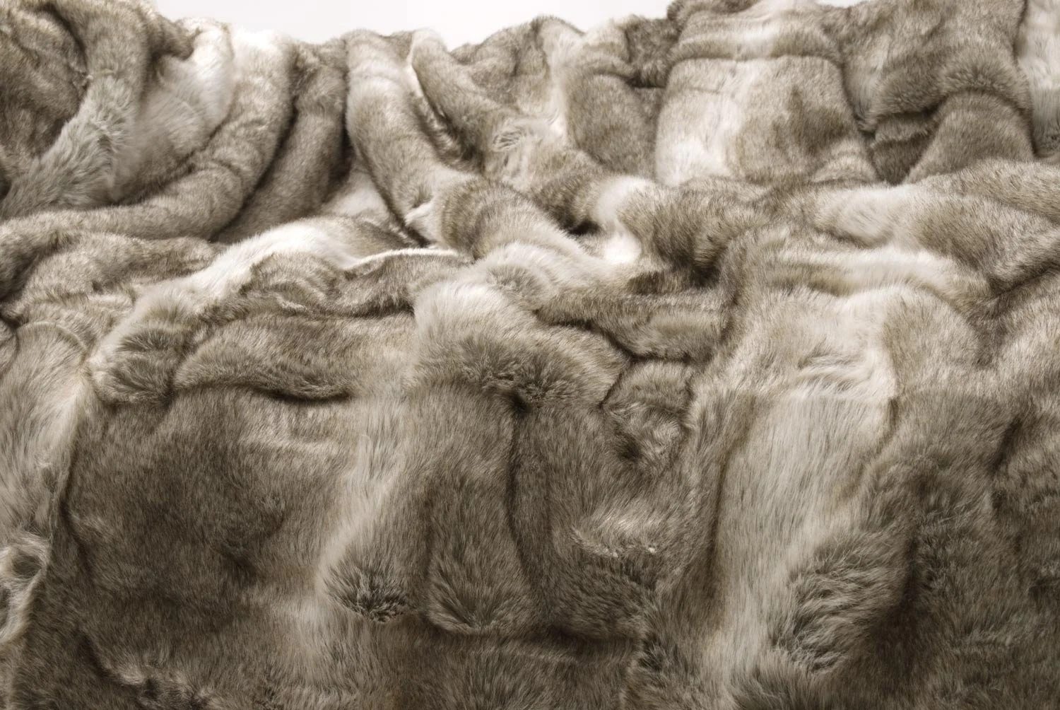 Одеяло Wohnen & Accessoires GmbH & Co. KG из искусственного меха Bear Grey and Beige Melange, 220 x 240 см, фото №5