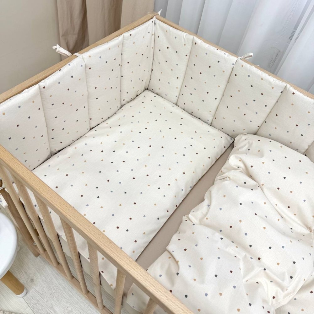 Комплект постільної білизни для новонародженого Сердечка різнокольорові на бежевому, фото №7 Комплект постільної білизни для новонародженого Сердечка різнокольорові на бежевому, фото №7