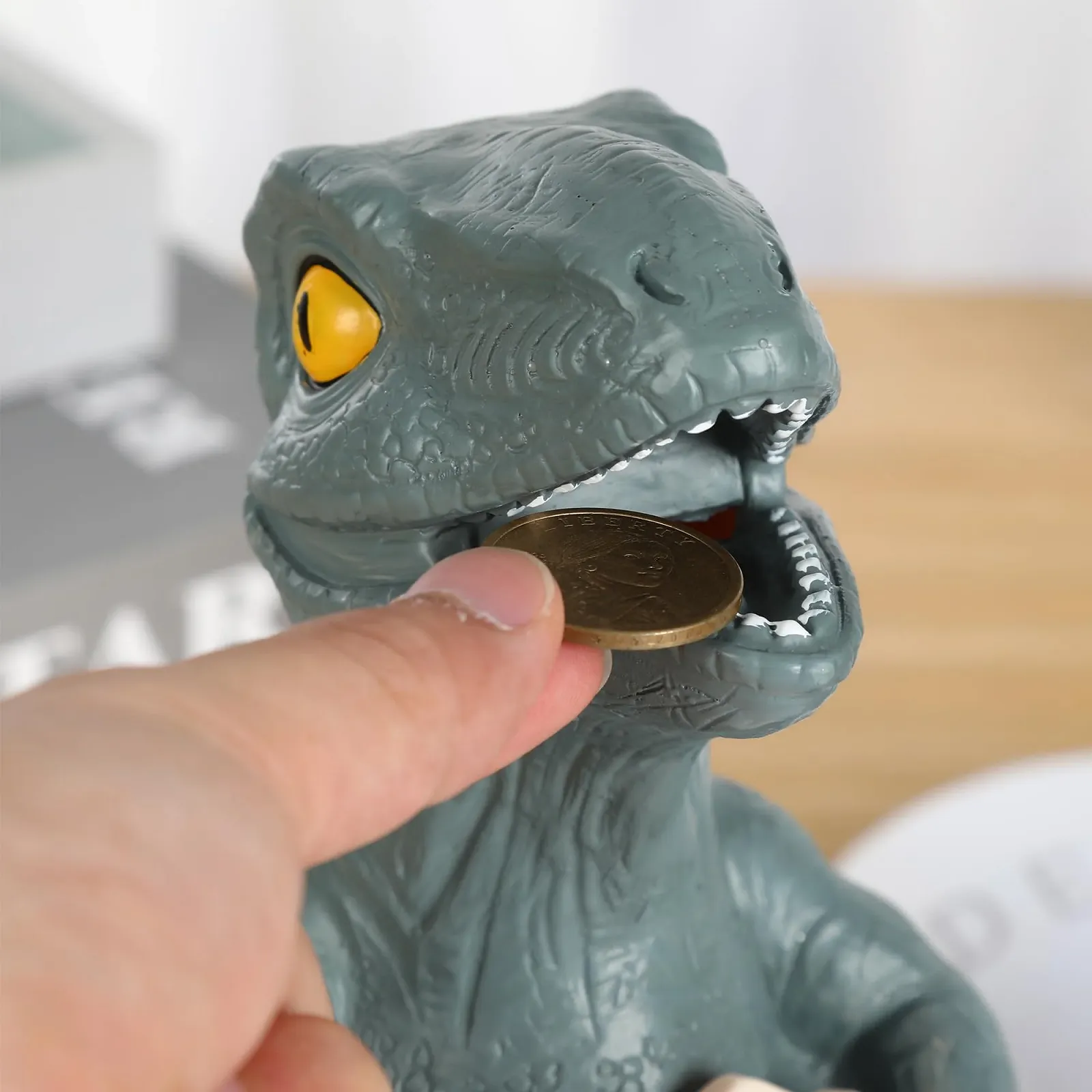 Скарбничка H&W Динозавр Дитинча велоцираптора Небитка, фото №5