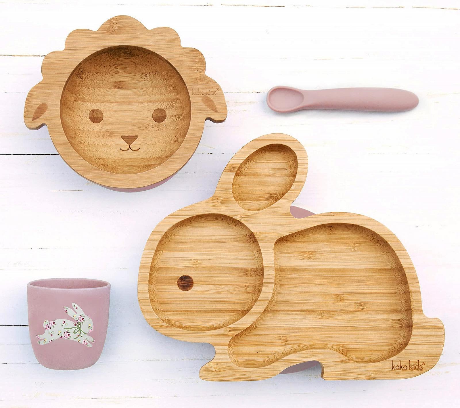 Набор детской посуды Koko Kids® из бамбука и силикона: Тарелка на присоске Кролик, Миска на присоске Ягненок, Силиконовая чашка и ложка (Розовый), фото №2 Набор детской посуды Koko Kids® из бамбука и силикона: Тарелка на присоске Кролик, Миска на присоске Ягненок, Силиконовая чашка и ложка (Розовый), фото №2