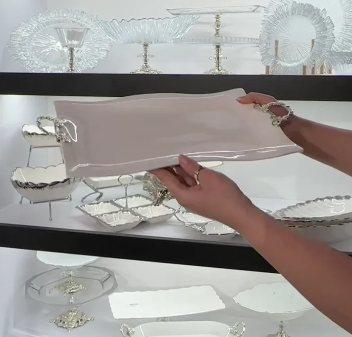 Блюдо на срібній ніжці з ручками 25х36 см,  в формі хвилі, порцеляна, святкова сервіровка столу, фото №1