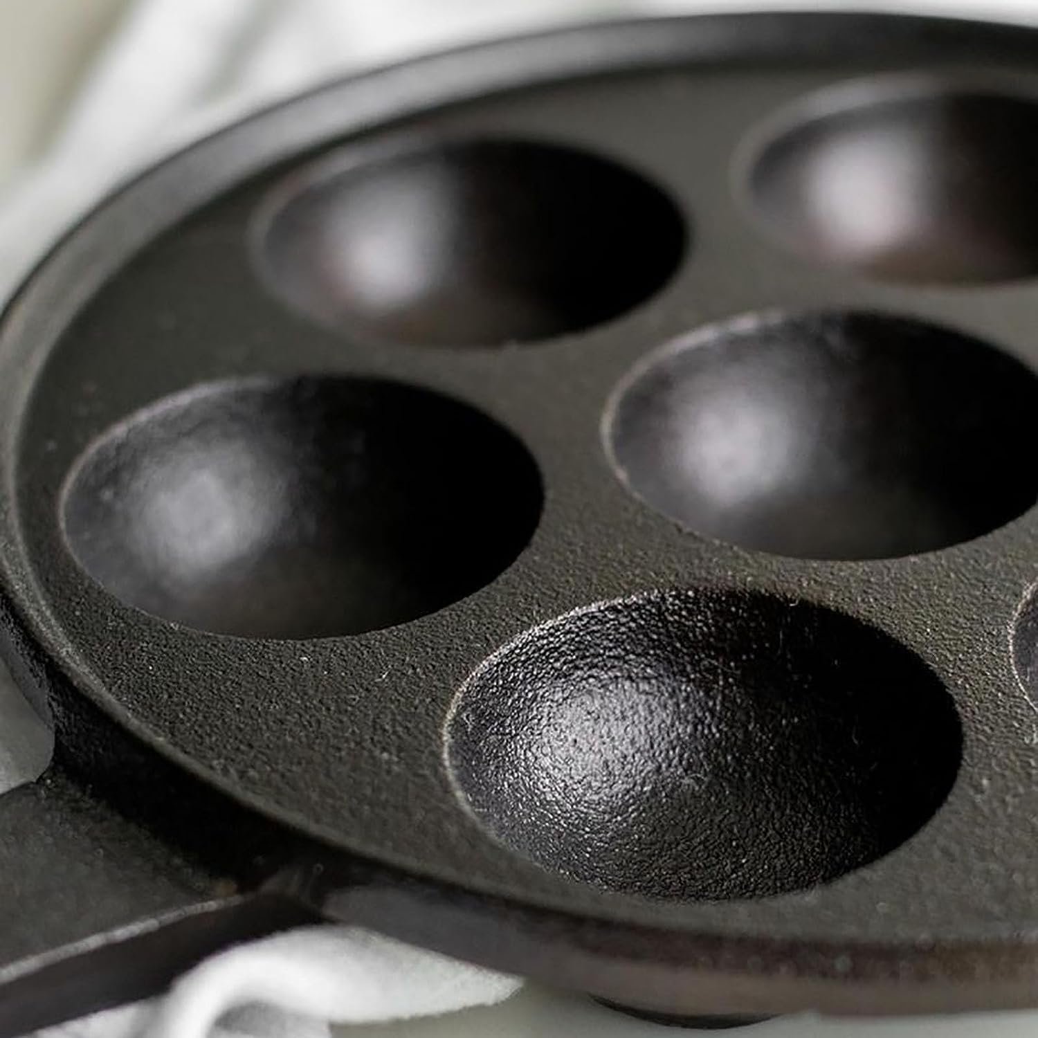 Сковорода-гриль WUWEOT для Aebleskiver чавунна 5 см для Poffertjes, 7 отворів, для данських млинців, півсферична форма для Takoyaki з поворотними стержнями, фото №7